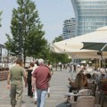Bašte restorana sužavaju šetalište na Savskoj promenadi, građani nezadovoljni