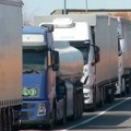 Potpuni kolaps na putevima: Kamioni blokirali celu državu u komšiluku - i Srbija u PROBLEMU!