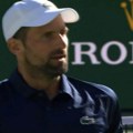 Đoković se izvinjavao sudiji usred meča, zaboravio je na jedno pravilo: "To je sad dozvoljeno?"