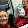 Prva slika iz kola Hitne pomoći sa bebom koja se rodila na pumpi u Sopotu: Najlepši prizor na Veliki petak