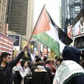 Palestinski demonstranti mahali svastikom na Tajms skveru: Sukobili se kontrademonstrantima koji su izašli da podrže Izrael…