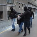 Pojavio se snimak hapšenja muškarca na Adi Huji: U mantilu nosio lažni pištolj i nož, građani zvali policiju VIDEO