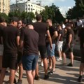 (VIDEO) „Lopovi sede nam u upravi“: Navijači optužuju upravu za srozavanje ugleda FK Partizan