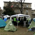 Kamp u Pionirskom parku se proširio na plato ispred Skupštine Beograda