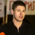 Ćaci Pavlović je imao takav lapsus da je Vučić izrazom lica citirao rečenicu iz “Maratonaca”, a Tviter napravio…