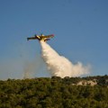 Grčki vatrogasci treći dan gase požare na Kritu, bore se sa požarom u predgrađu Atine