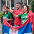 Hit scena u Rigi, Srbin se udružio sa Portugalkama: Pozirale sa srpskom zastavom, pa podigle tri prsta!