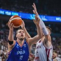POLUVREME: Jokić je nezaustavljiv, proradio i šut, Srbija vodi