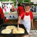 Održan VII festival mađarske kuhinje pod platanima Vrbas uživao u specijalitetima mađarske kuhinje