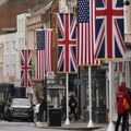 Strašna provokacija u Londonu! Kamion sa slikom kruži oko Vindzora, Trampu se ovo neće svideti!