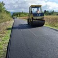 Asfaltirano više kraćih deonica na raznim putnim pravcima