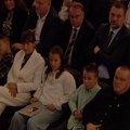 Žena Halida Bešlića se nije pojavila na komemoraciji: Najbolnija slika iz Narodnog pozorišta, njeno mesto prazno u prvom redu…