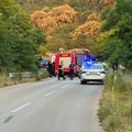 Jedna osoba poginula, tri teško povređene; Strašna nesreća kod Niša, sudarili se auto i bus (video)