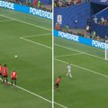 Mesi stavio loptu na belu tačku, pa šokirao Argentinu: Evo kako je golman Egipta zaustavio legendu