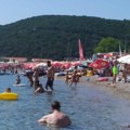 Mislili da hodaju kroz plićak, a onda je dno nestalo pod nogama: Užas majke i deteta u Ulcinju, Srbi ih spasli