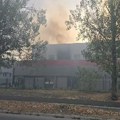 FOTO: Gori magacin kurirske službe u Industrijskoj zoni u Novom Sadu