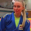"Dali su mi pokvareni jogurt": Atraktivna sportistkinja otkrila kroz šta je prošla u Albaniji, pogledajte u kakvoj sobi je…