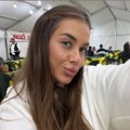(Foto) Viktor Živojinović odveo devojku na Šabački vašar: Ni trunka glamura, Aleksandra u širokom duksu uživa pod šatrom…
