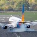 Boing pun putnika proklizao sa piste: Oluja bacala avion kao igračku, sekunde su delile od katastrofe (video)