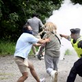 Uhapšena žena koja je aparatom za gašenje požara pokušala da spreči spaljivanje Kurana u Stokholmu