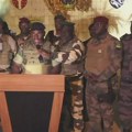 Afrika: Još jedan puč – grupa vojnih oficira objavila da preuzima vlast u Gabonu, slavlje u prestonici
