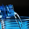 Tri mita o pijenju vode tokom jela
