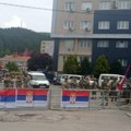 Srbi u Leposaviću dobili ultimatum: Imaju 15 sati da uklone šator kod opštinske zgrade, ili će reagovati Kurtijeva policija