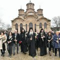 Parastosom u manastiru Gračanica obeležena 20. Godišnjica od pogroma Srba: Da budemo uvek svesni puta kojim treba da hodimo…