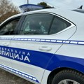 Vozio mrtav pijan i bez dovzole, pa udario u parkirane automobile: Policija privela vozača u Vranju