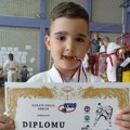 Srbijo, imaš najmlađeg i najslađeg šampiona! Pavle ima samo četiri godine, a već drži zlato u rukama