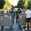 Studenti pozivaju sve na građansku neposlušnost u svim opštinama, u centru Zemuna već postavljene barikade