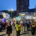 Predvođeni prosvetnim radnicima Užičani večeras sa protesta poručili: „Pumpaćemo dok ne pukne“