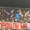 Delije istakle transparent sa Bajagom, pa prepevale njegovu poznatu pesmu i isprozivale Grobare na derbiju