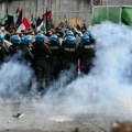 Propalestinske demonstracije u Torinu: Kamenje, dimne bombe i sukobi sa policijom