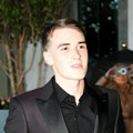 (Video) Ovo je sin od Viki Miljković: Andrej u crnom smokingu, na gala proslavu 18. rođendana stigao u Poršeu