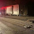 (Uznemirujući video) Najmanje 15 ljudi poginulo u teškoj saobraćajnoj nesreći