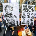 Masovni protesti protiv Trampa širom Amerike: Milioni ljudi na ulicama u više od 2.700 gradova i mesta! "Najkorumpiraniji…
