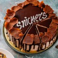 Snikers torta – raskošna poslastica sa kikirikijem i čokoladom
