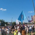 (Foto/video) Protest studenata i građana u Novom Sadu: Postavljena bina, otvoreni štandovi zborova