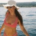 "Bila sam ravna kao daska" Srpska pevačica (36) se skinula u kupaći i pokazala silikone, ali i tetovaže u intimnoj zoni, mreže…