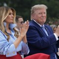 Svi gledali u Melaniju, ali je Trampov potez privukao pažnju: "Ponovo pokazao dominaciju" FOTO