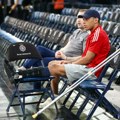 Jago sa štakama ušetao u arenu: Zvezdin Brazilac sa "čizmom" - nogu odmara na Žocovoj stolici (foto)