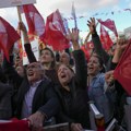 Protest u Istanbulu zbog hapšenja i smene gradonačelnika iz opozicije