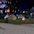 „Kontra-studenti“ kampuju kod Predsedništva Srbije, traže hitno vraćanje na fakultete