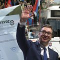 Vozač u Čačku izbacio devojčicu iz autobusa zato što je slušala pesmu „Pada vlada“