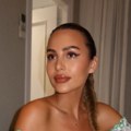 Duga pletenica i gola ramena: Anastasija Ražnatović pozirala u kombinezonu koji bi svaka žena poželela