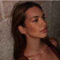 Ćerka Nataše Bekvalac u nikad izazovnijem izdanju! Uradila isto što i mama, celo primorje gledalo samo u nju!