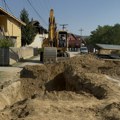 Drama u Doljevcu: Zemlja zatrpala mladića tokom radova, spasilačke ekipe reagovale brzo [FOTO + VIDEO]