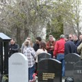 (Foto) Pomen Marinku Madžgalju: 10 godina od smrti glumca, Ognjen Amidžić došao među prvima, tu je i sestra Ljubica