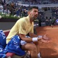 (VIDEO) Novak urlao na osoblje: Vodeeee!